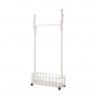 علاقة عبايات ابيض